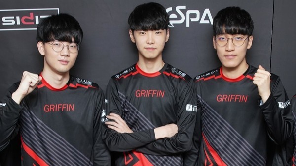 足于自身的 足于自身的